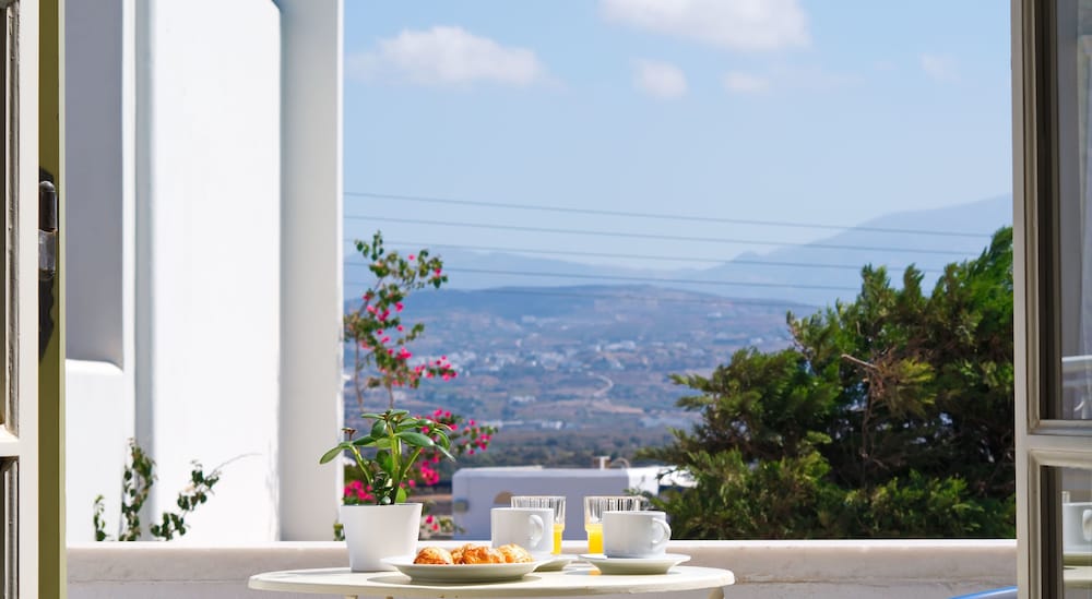 Camara Hotel 6/50