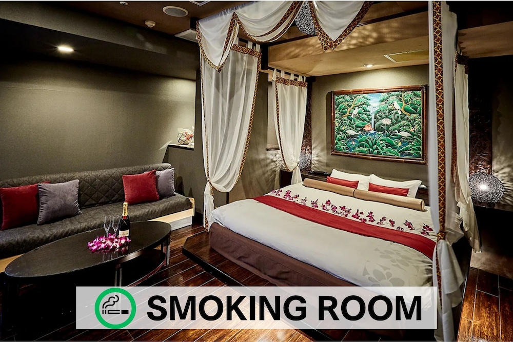 Canopy, Deluxe, King Bed, Bathtub, Smoking