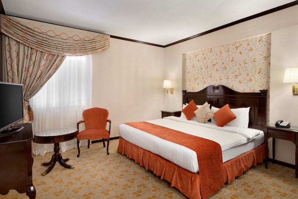 Hawthorn Suites By Wyndham Al Khobar 11/43
