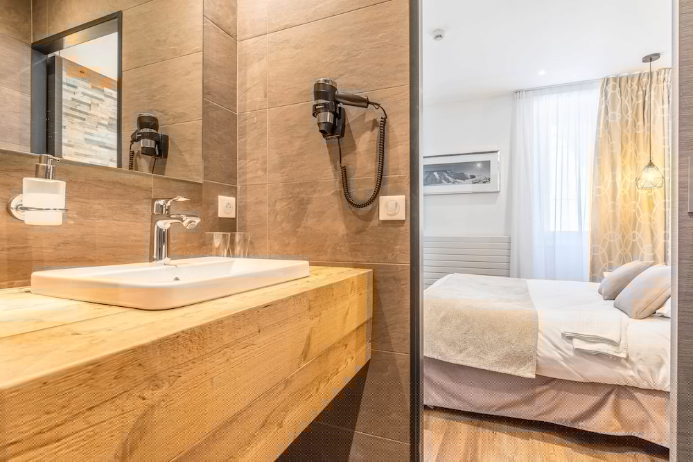 Hotel the Originals Des Princes Chambery 33/77