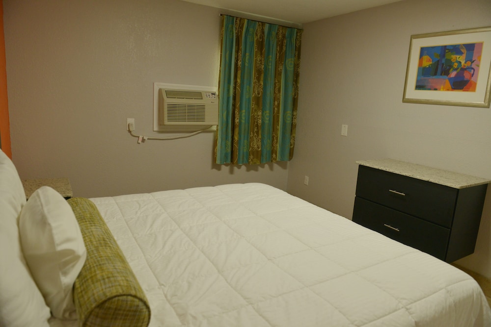 Rodeway Inn & Suites Winter Haven Chain of Lakes 19/35