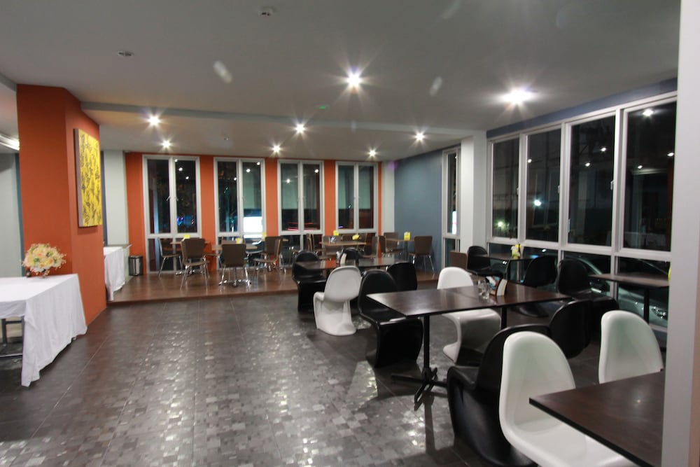 Trendy Hotel 40/44