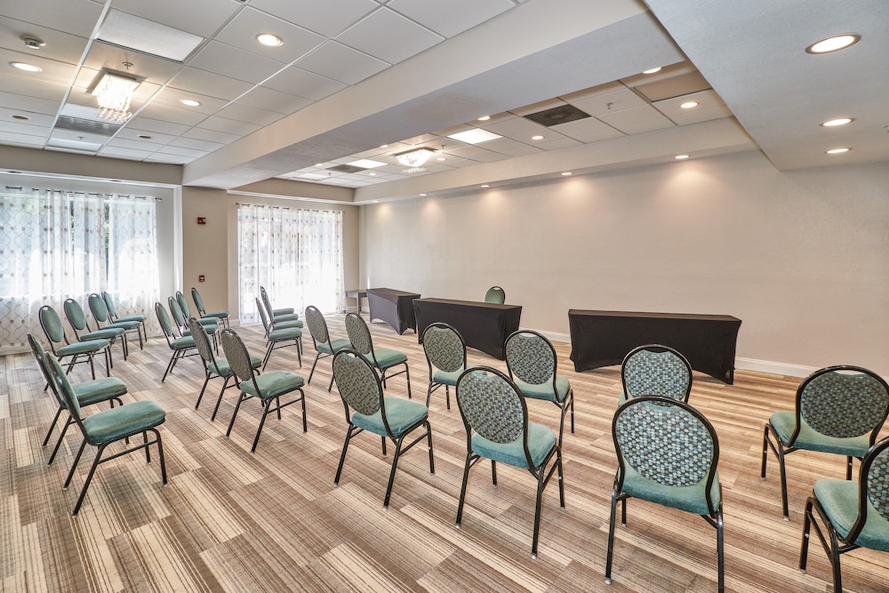 Holiday Inn Express Hotel Suites Clearwater Us 19 N 62/71
