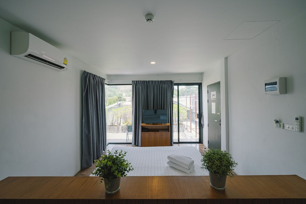 The Arbern Hostel x Bistro 5/50