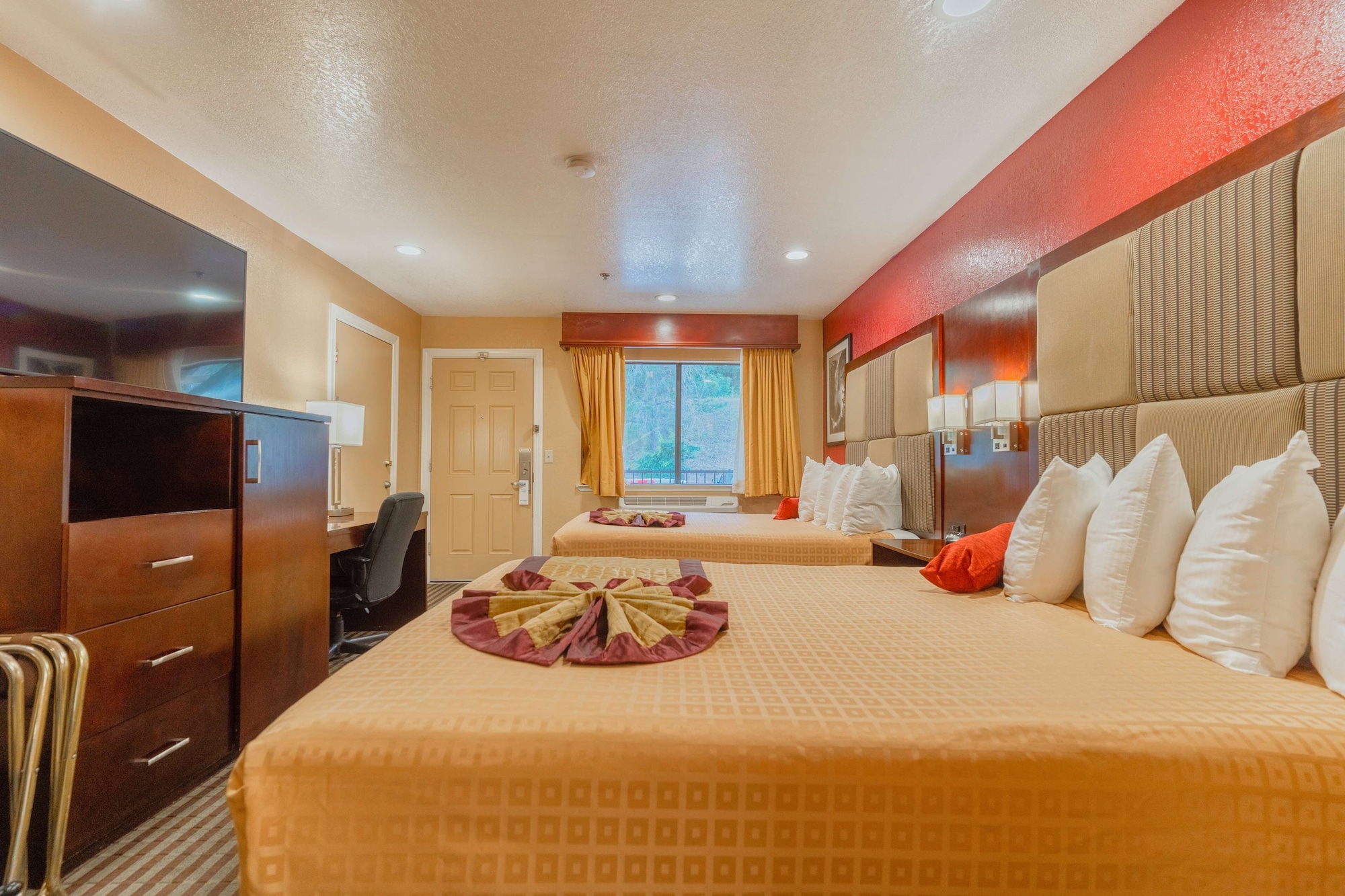 Standard, 2 Queen Beds