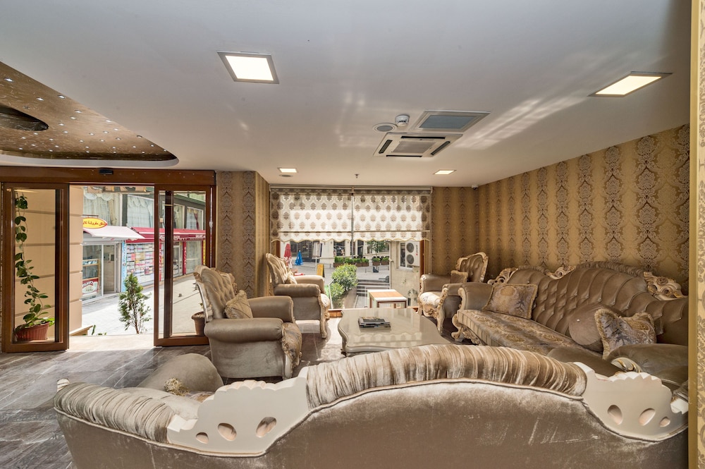 Grand Pamir Hotel 36/50