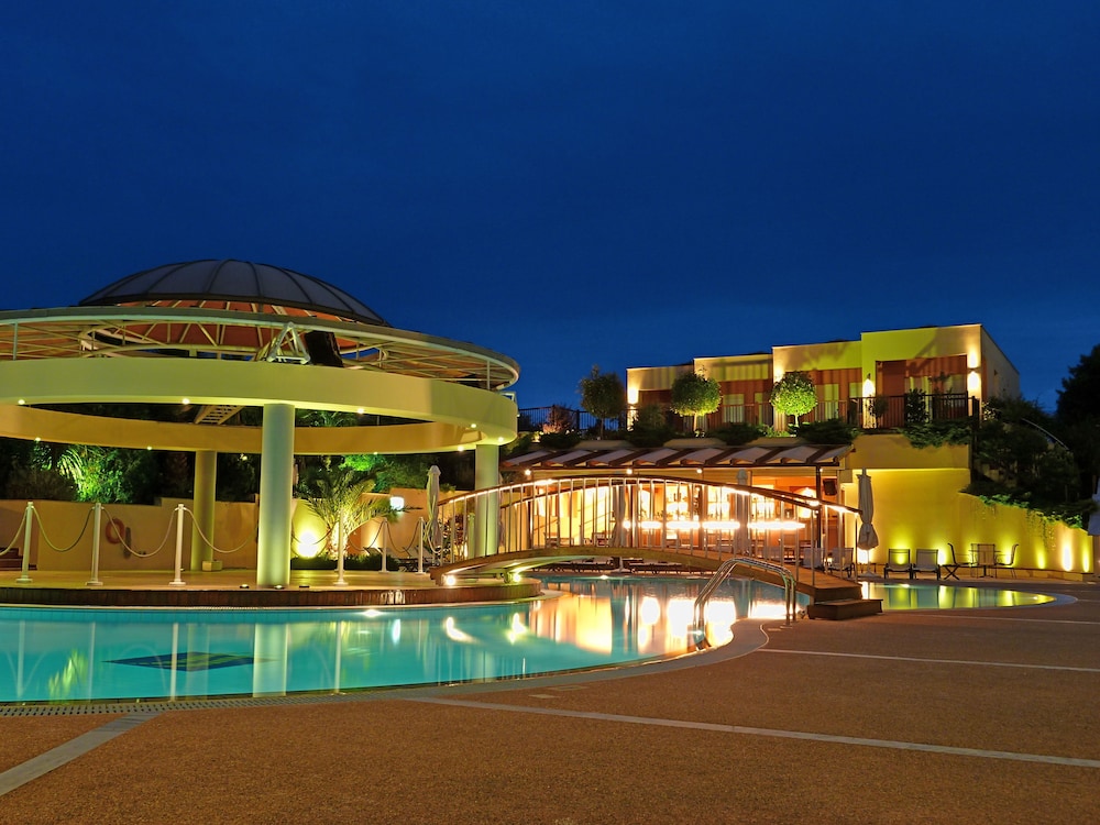 Ambassador Hotel 3/50