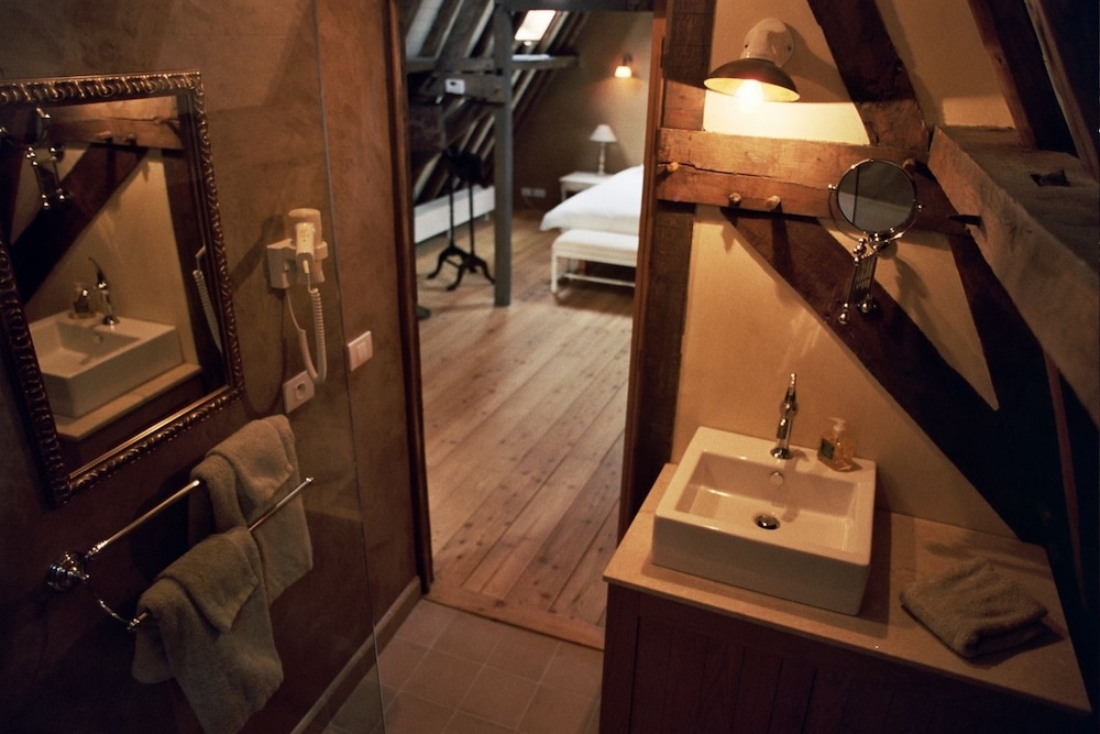 1669 Bed And Breakfast 43/50