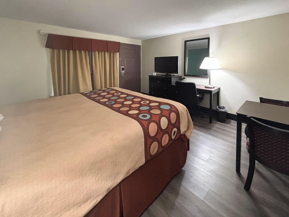 1 Queen Bed Non-Smoking, Micfridge
