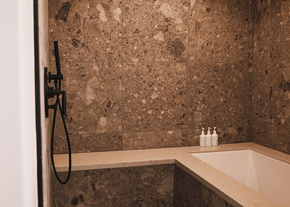 Aspen, Suite, King Bed, Sofa، Limelight Boulder 4/5