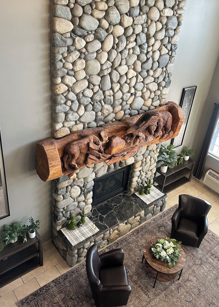 Grand View Inn And Suites 43/65