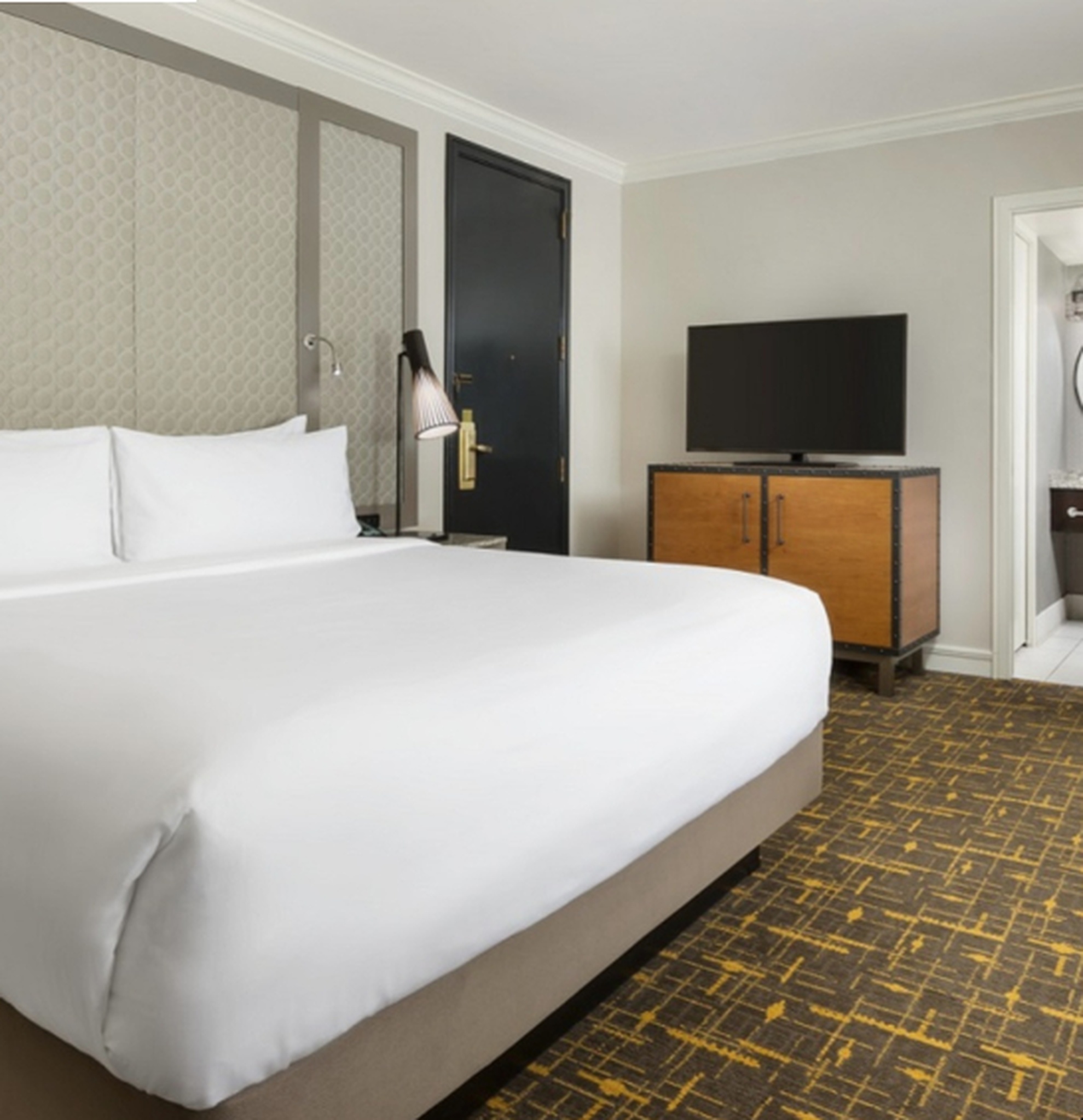 Standard, Queen Bed, Accessible