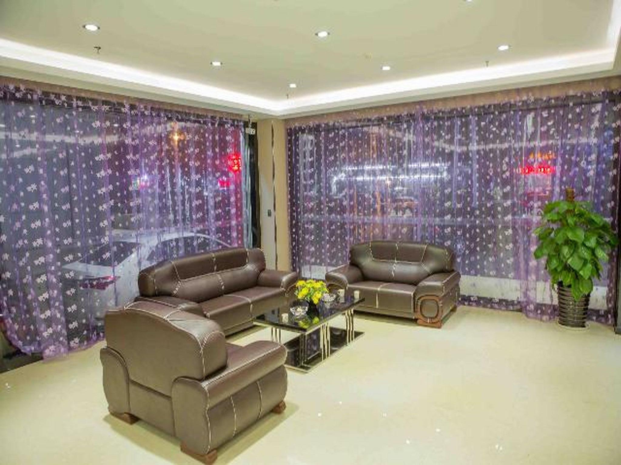 Lavande Hotels 23/31