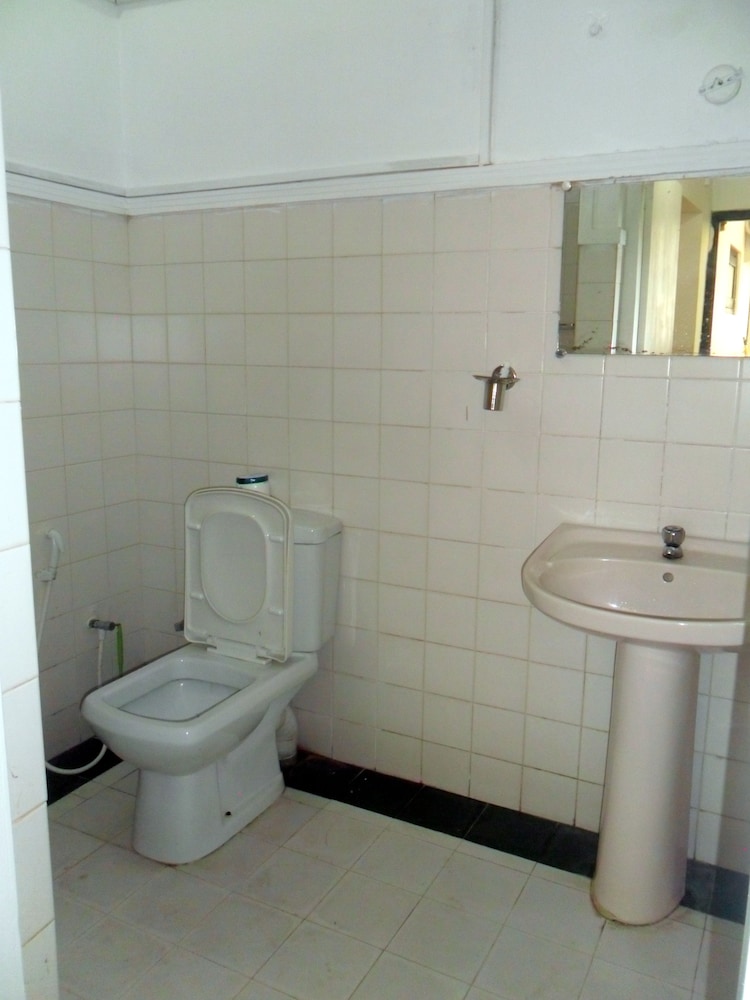Mahaweli Regent Hotel 39/42
