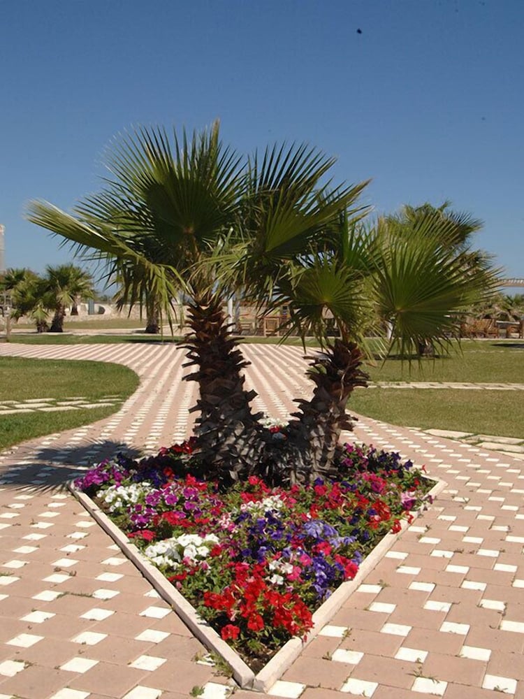 Racar Hotel &amp; Resort 35/45