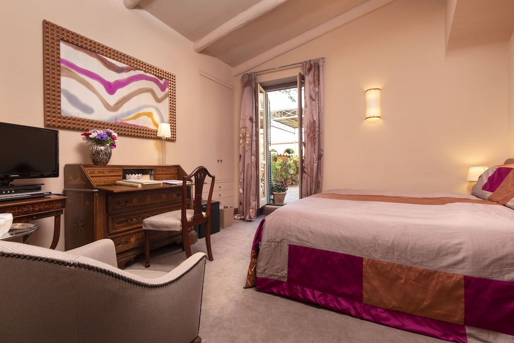 DELUXE, DOUBLE OR TWIN BED, TERRACE