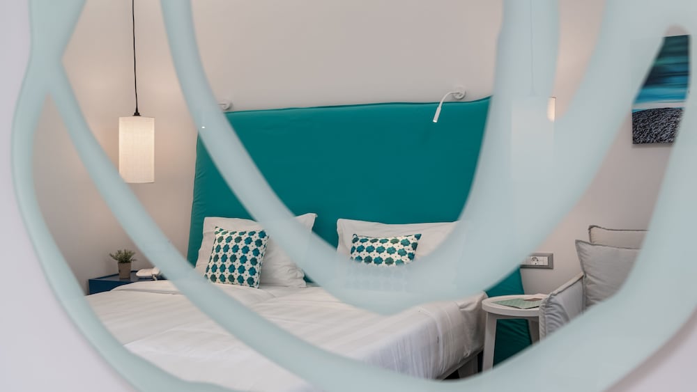 Acharavi Beach Hotel 39/84