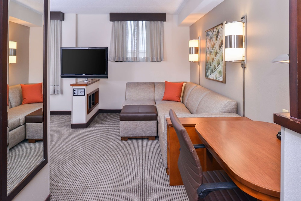 Hyatt Place Herndon/Dulles Airport-East 47/69