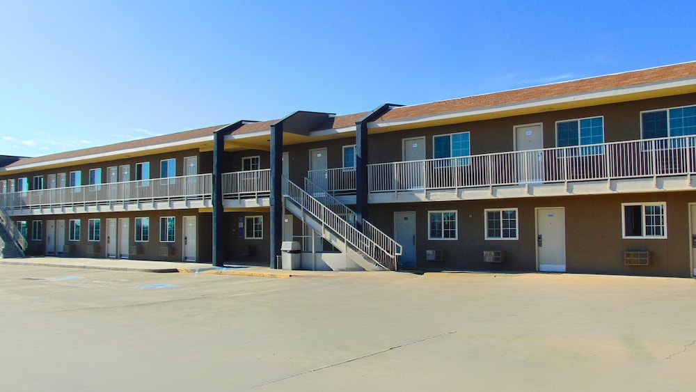 CORCORAN COUNTRY INN 4/48