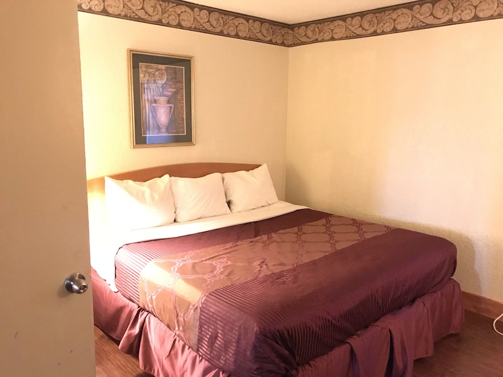 Bear Mount Inn And Suites 8/40