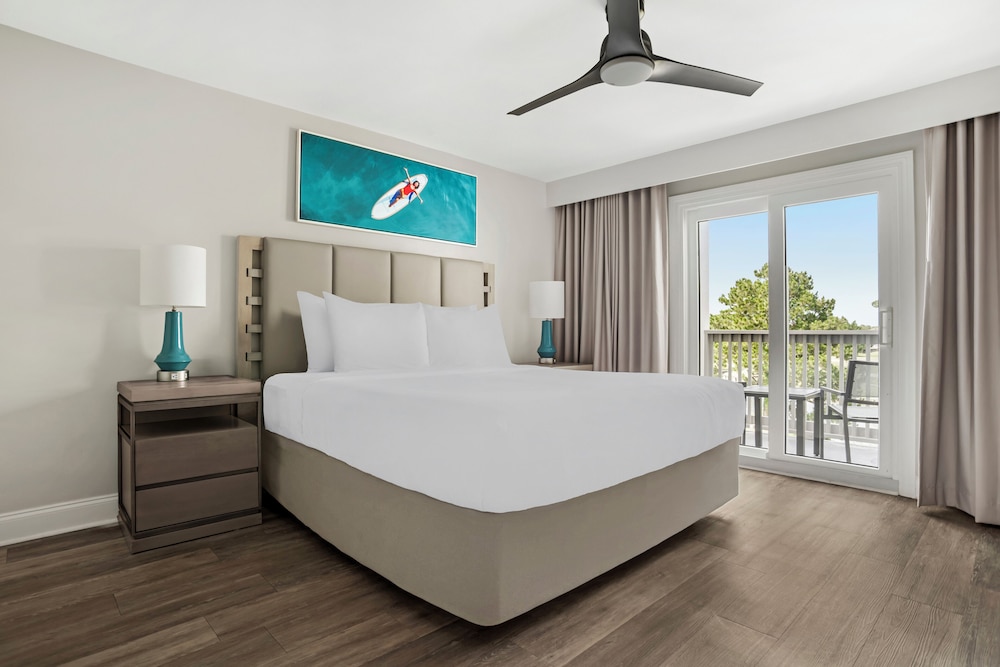 1 Bedroom, Suite, Queen Bed, Golf Course View