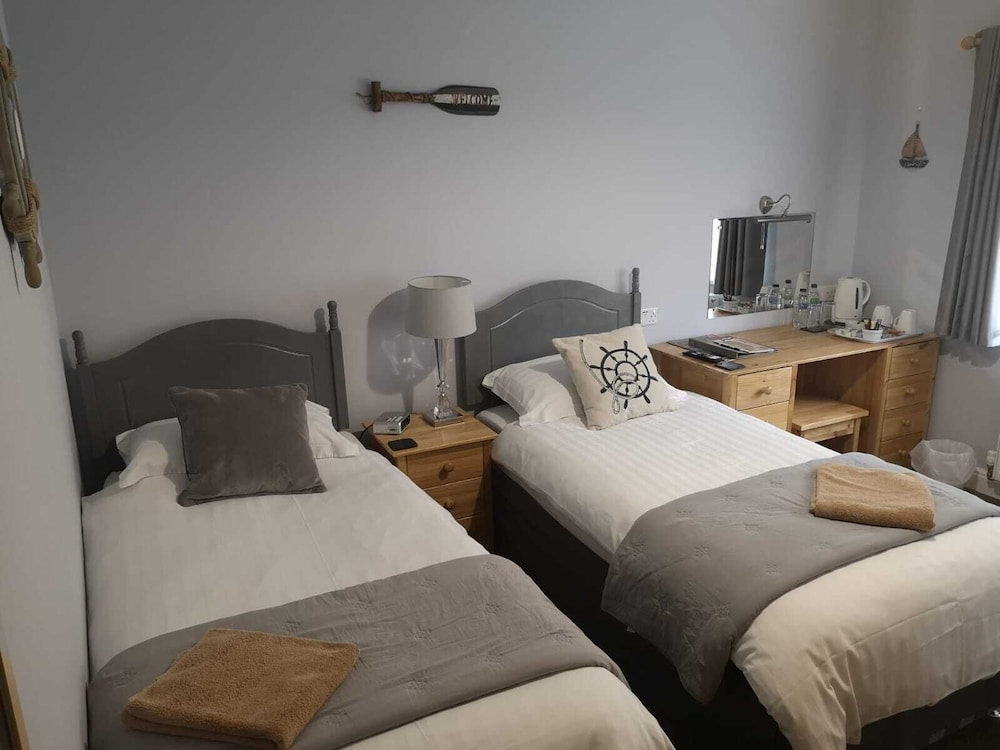 Pinewood B&amp;B 16/50