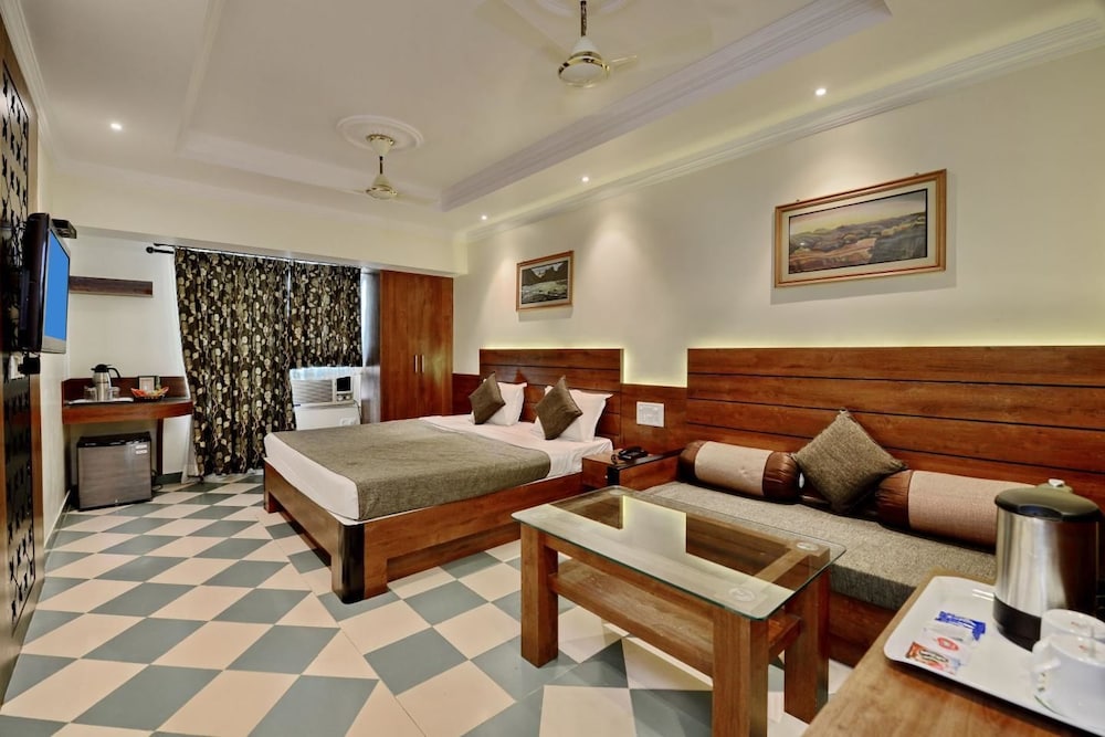 Hotel Pushpak 45/74