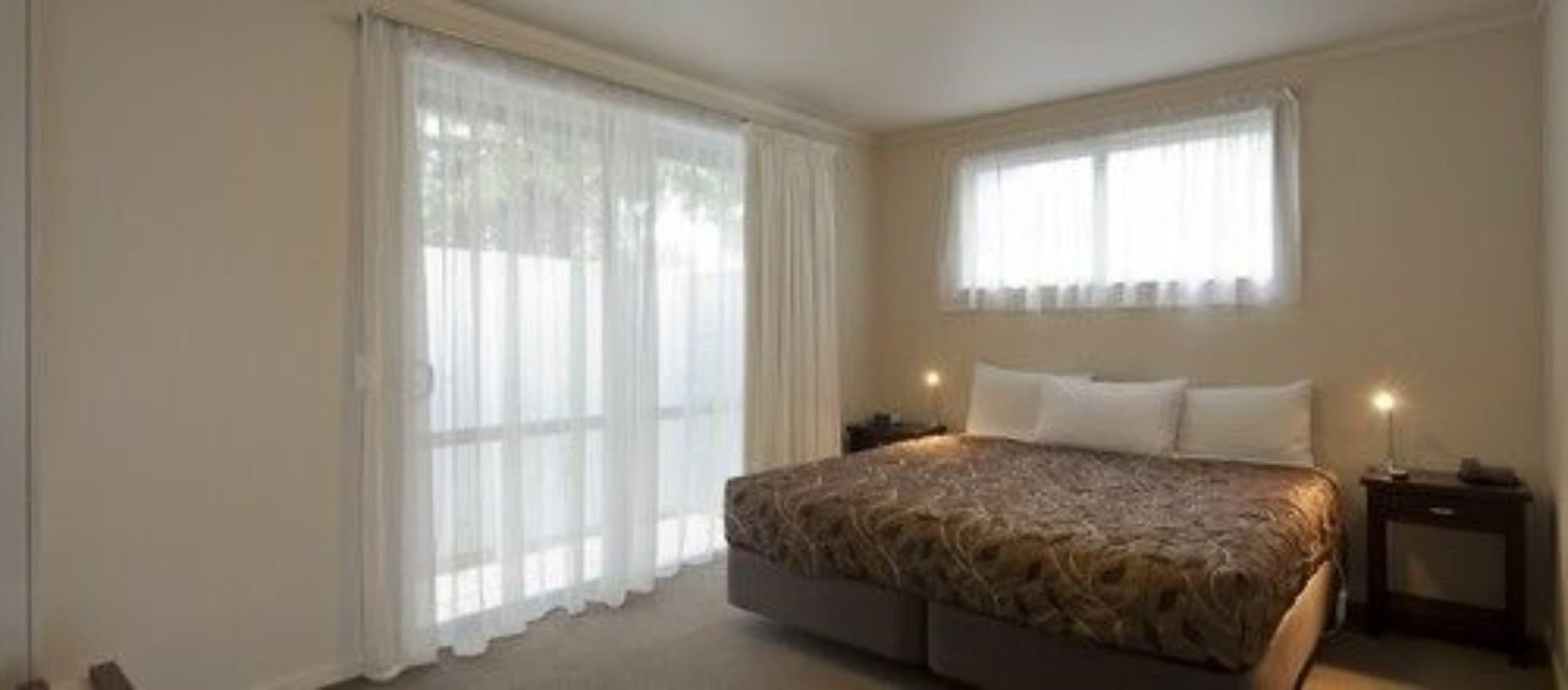 Cedar, Studio, Hot Tub, Kitchenette