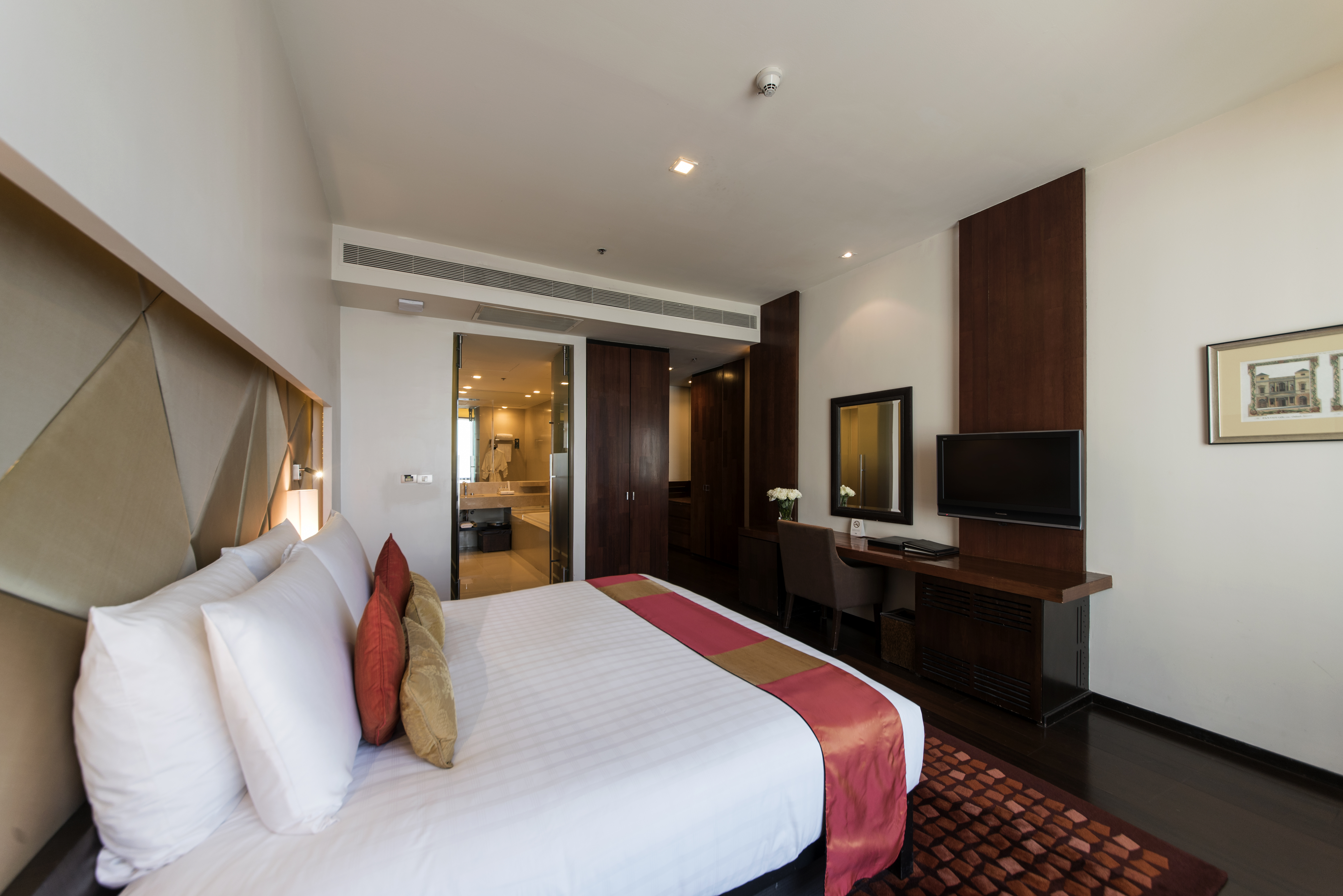Deluxe, Double or Twin Bed
