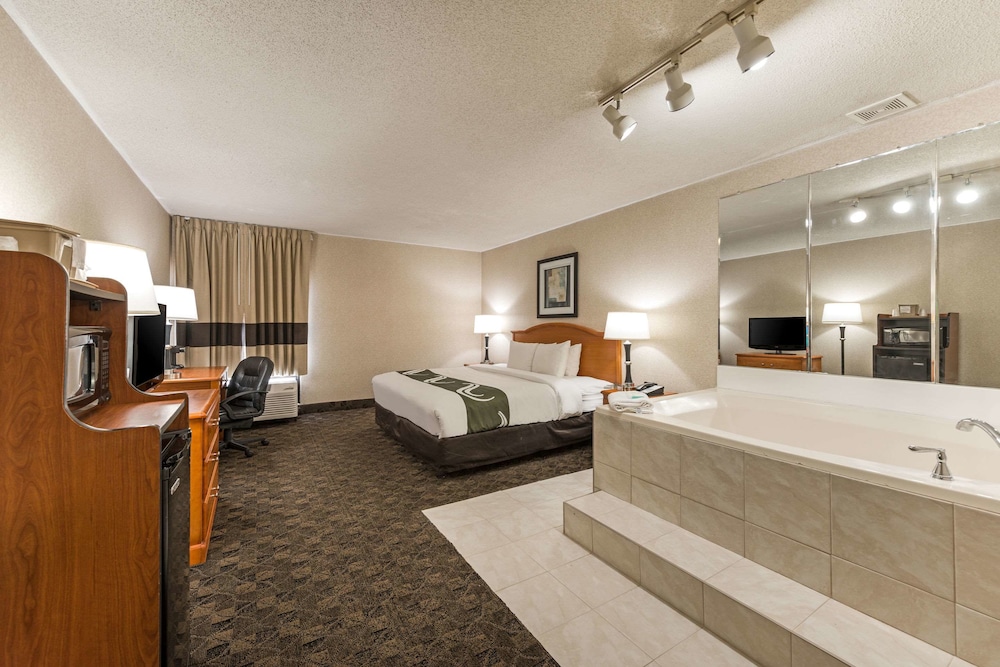 Quality Inn & Suites Portage Central 17/53