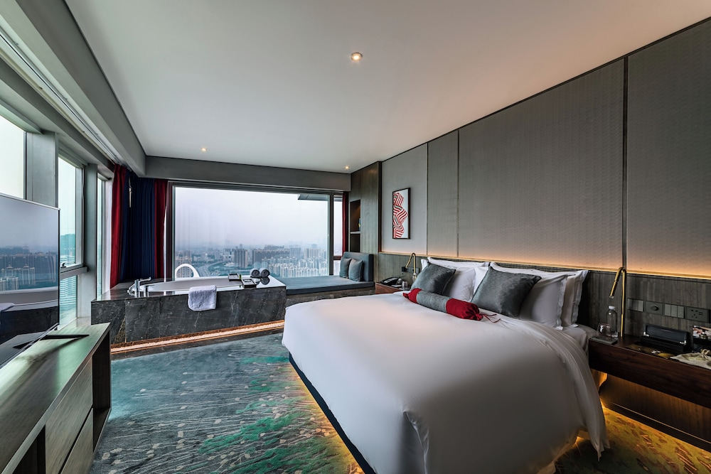 Elegant Hotel (Zhujiang New Town Canton Tower) 12/48