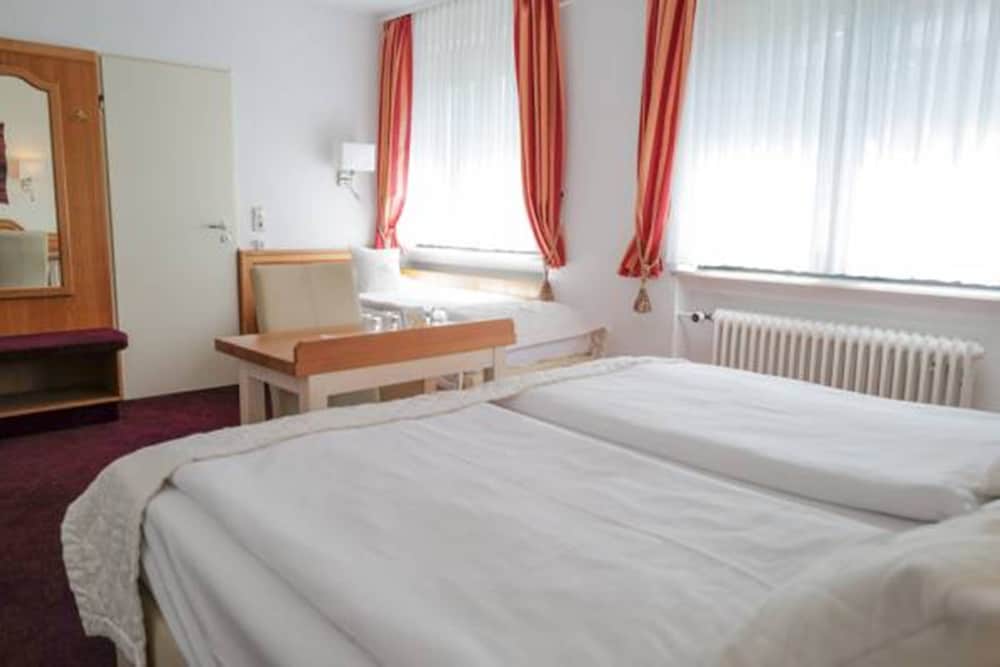 Bruhls Hotel Trapp 8/50