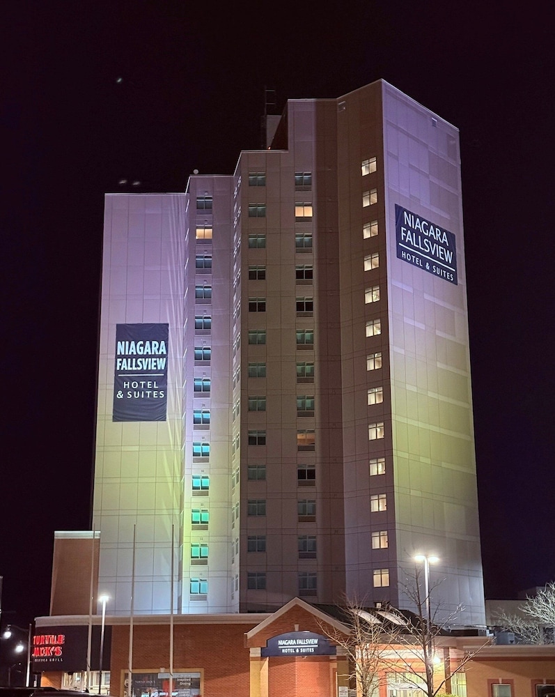 ラディソン ホテル&スイーツ フォールズビュー(Niagara Fallsview Hotel & Suites) 写真1