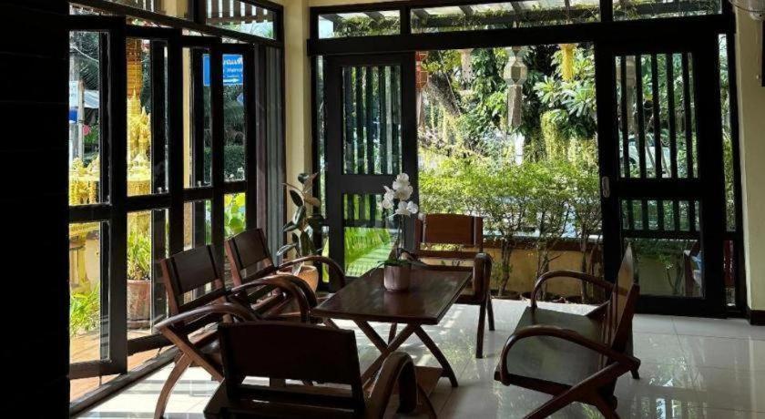 Ponburi Hotel 84/90
