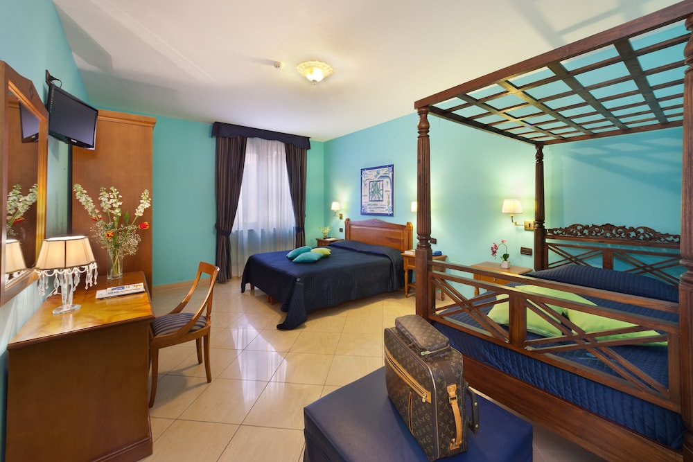 Ulisse Deluxe Hostel 32/42