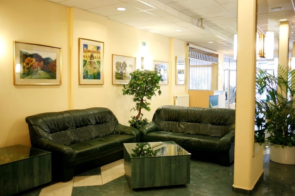 BARA HOTEL 35/50