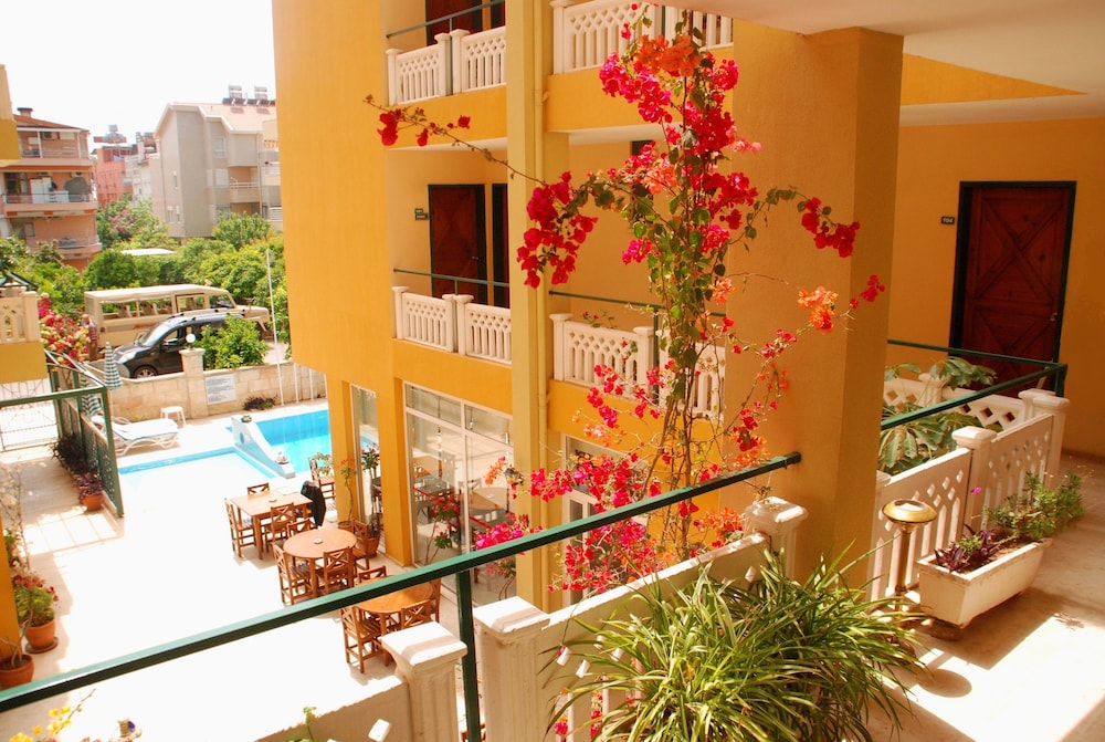 BENNA HOTEL 14/77