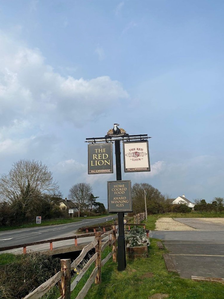 The Red Lion 7/56