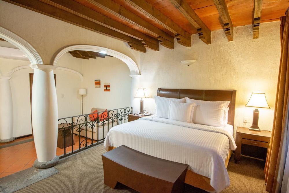 Junior Suite, King Bed, HOTEL HACIENDA LA VENTA 2/10