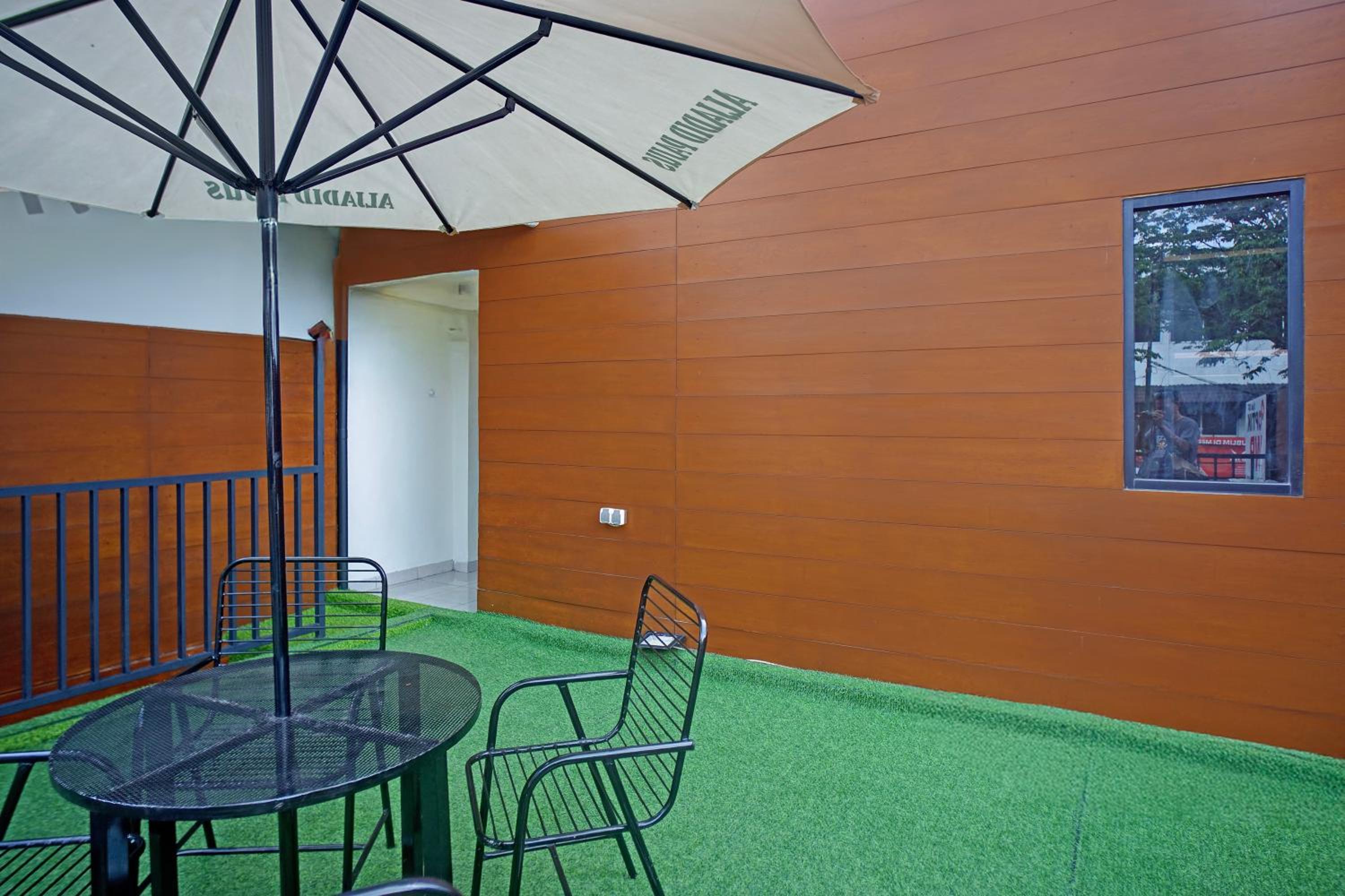 Hotel O near Universitas Sumatera Utara formerly Aljadid Guest House Pajus 14/45