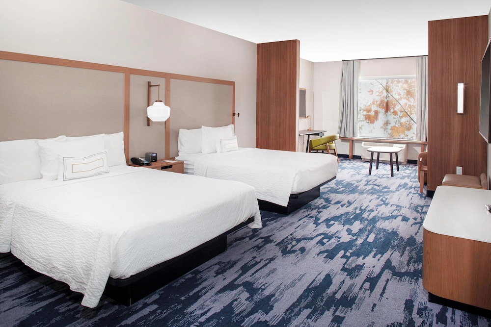 Suite, 2 Queen Beds, Sofa, Accessible