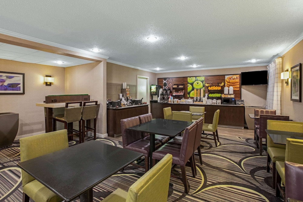 La Quinta Inn & Suites by Wyndham N Little Rock-McCain Mall 40/63