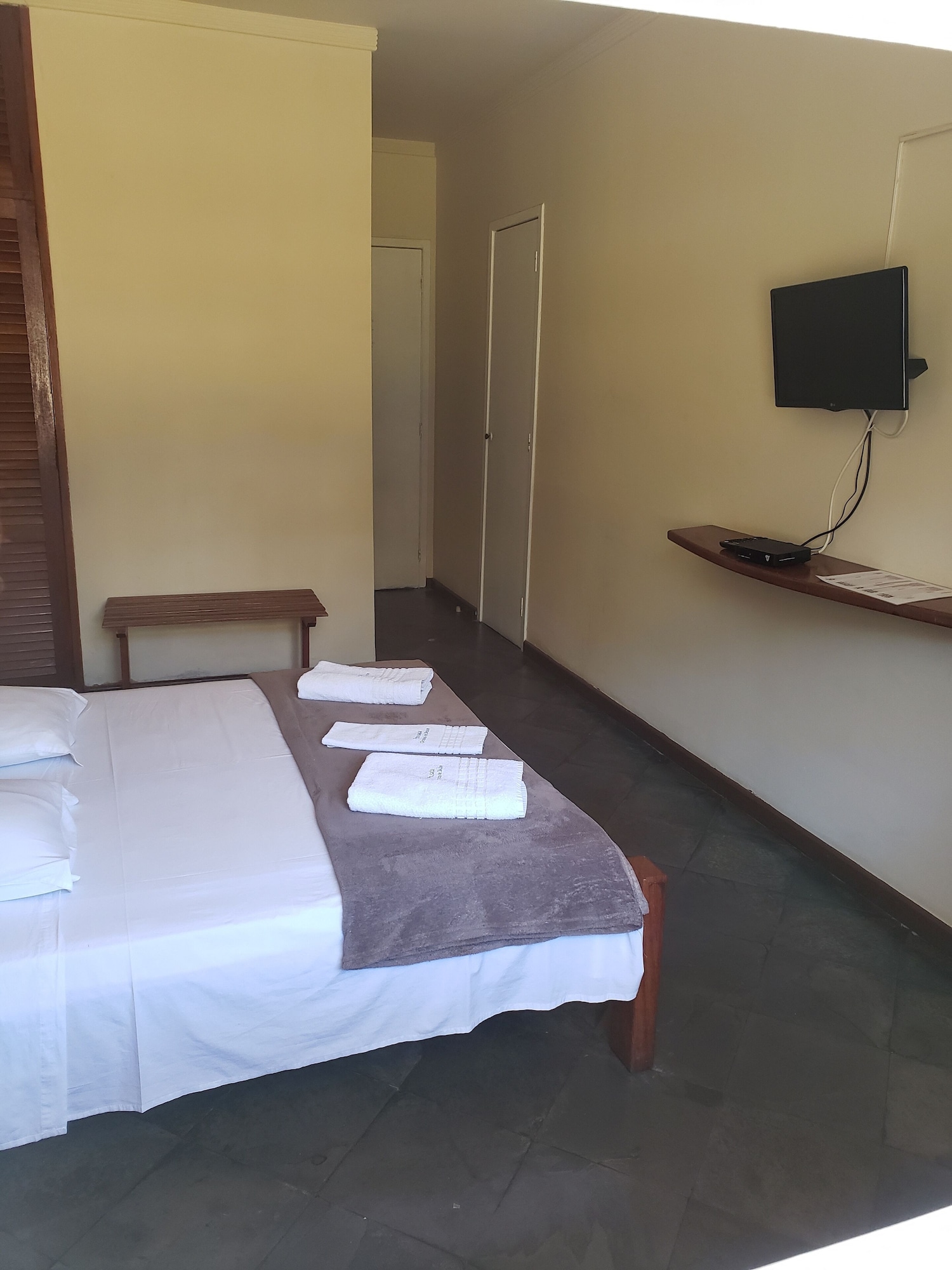STANDARD, DOUBLE BED, MOUNTAIN VIEW