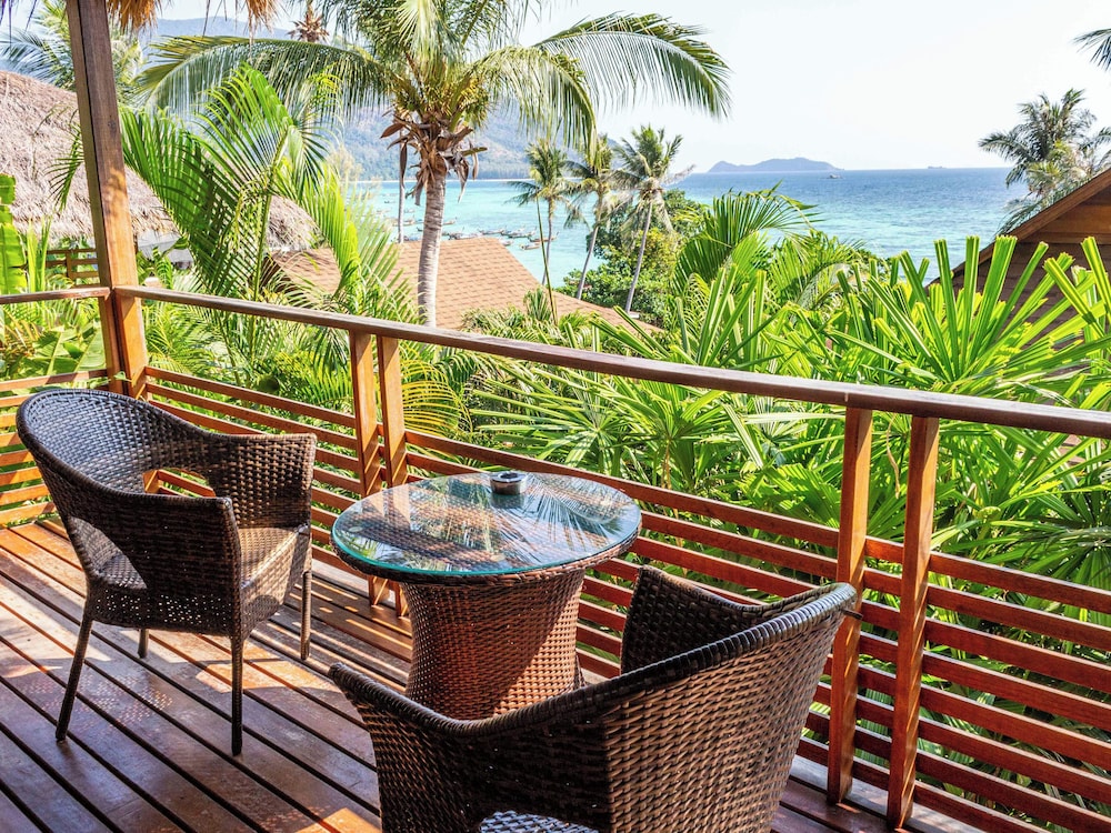 Ten Moons Lipe Resort 43/50
