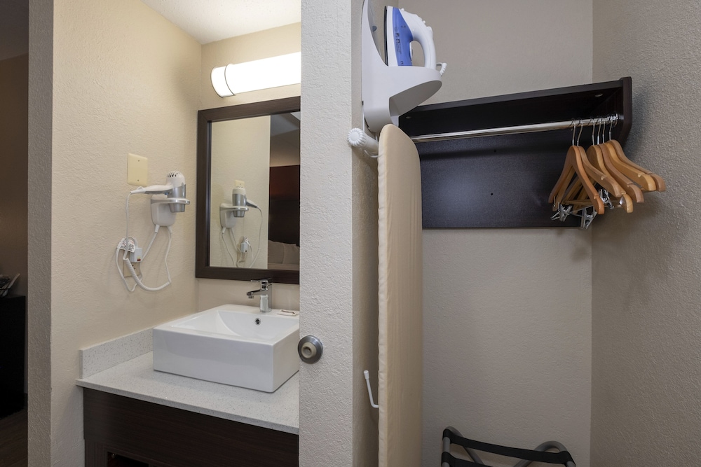 Red Roof Inn Leesburg 14/34