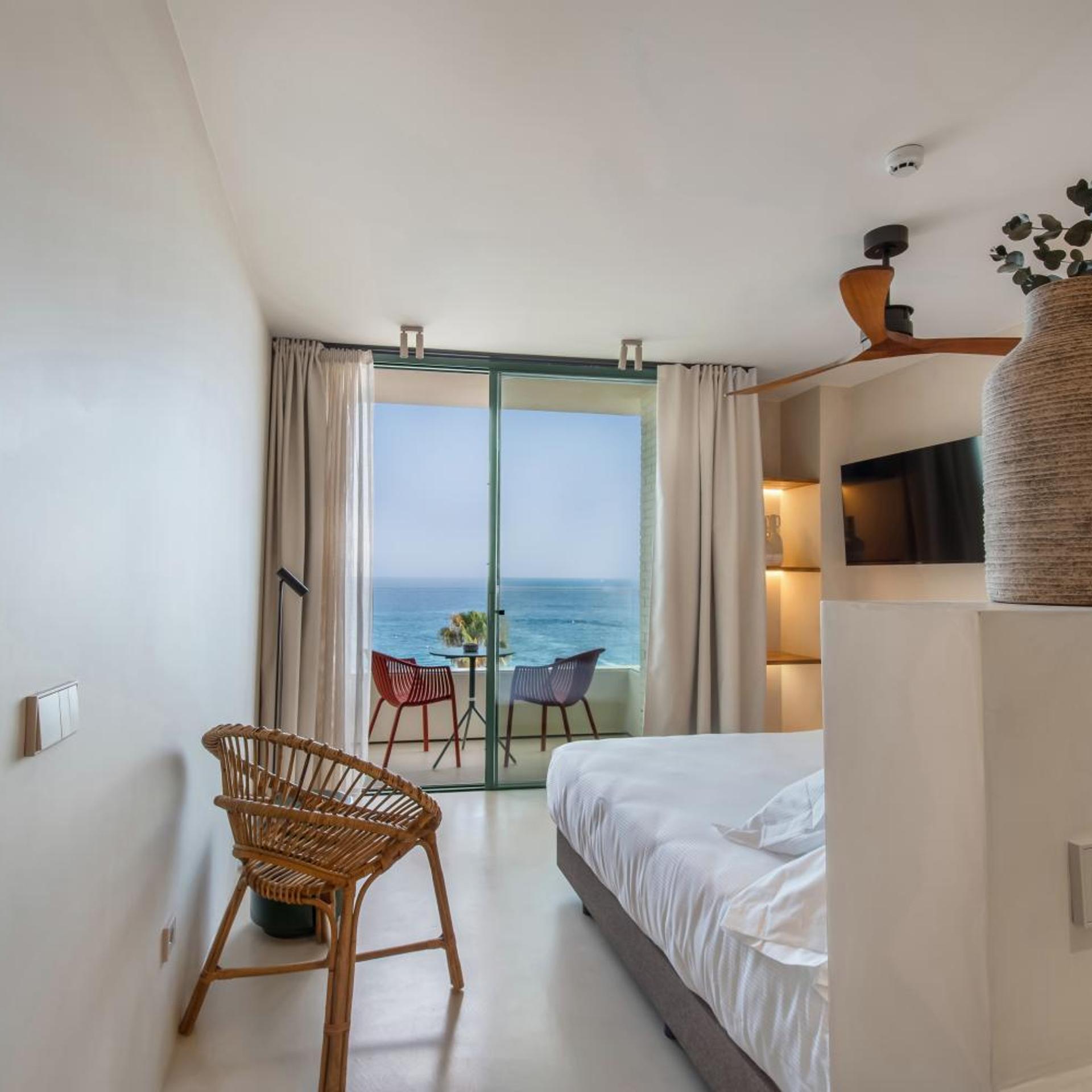 Suites by Miramar 7/50