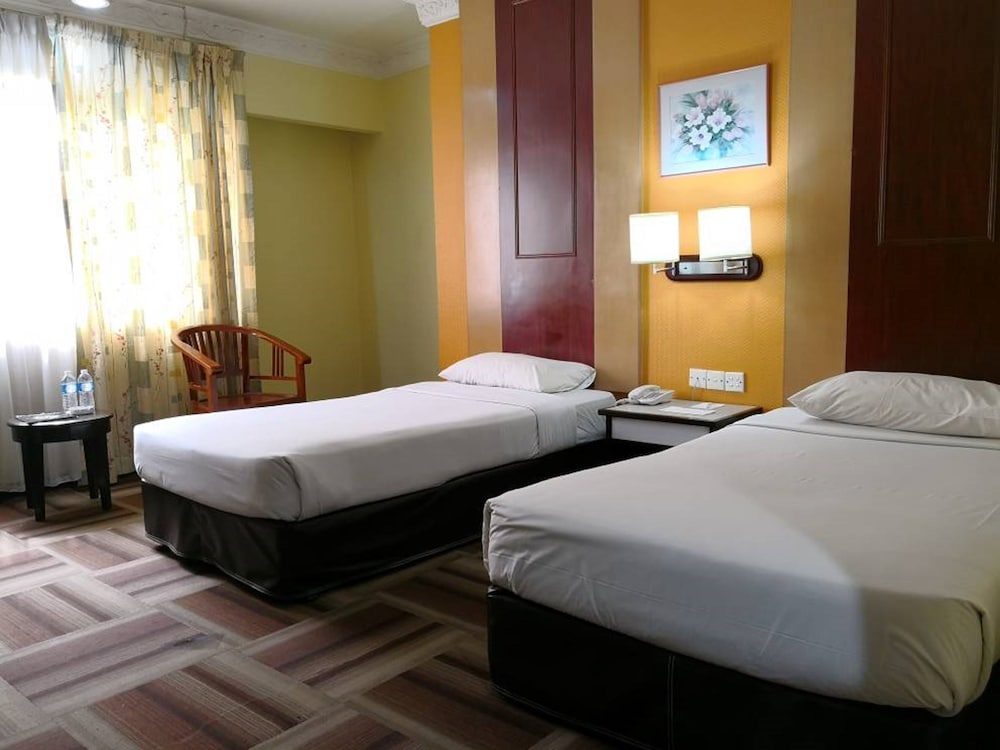 1 BEDROOM, BASIC, TWIN BEDS