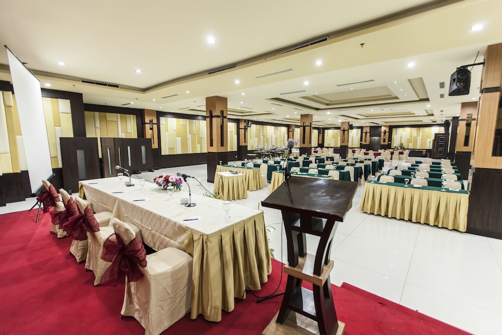 Orchardz Jayakarta Hotel 53/73
