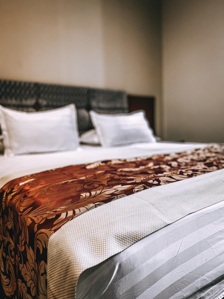Kompleksi Arifi Hotel 13/50