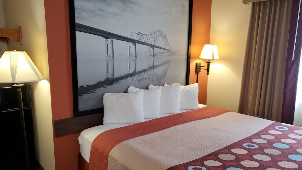 Super 8 by Wyndham Waverly 19/57